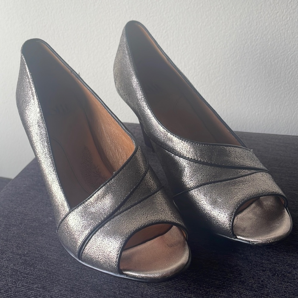 Sofft Metallic Silver Peep-Toe Dress Heels